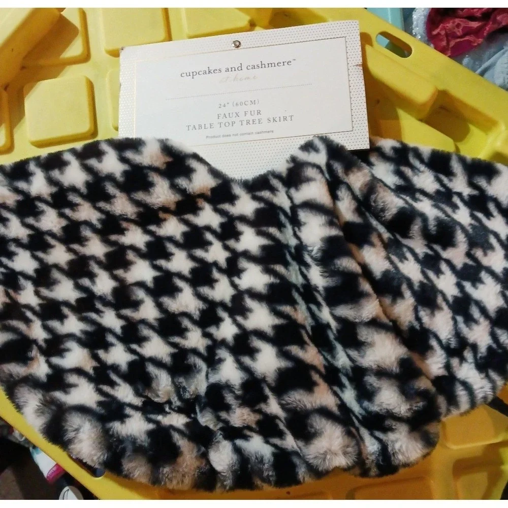 NEW Cupcakes &‎ Cashmere Houndstooth 24